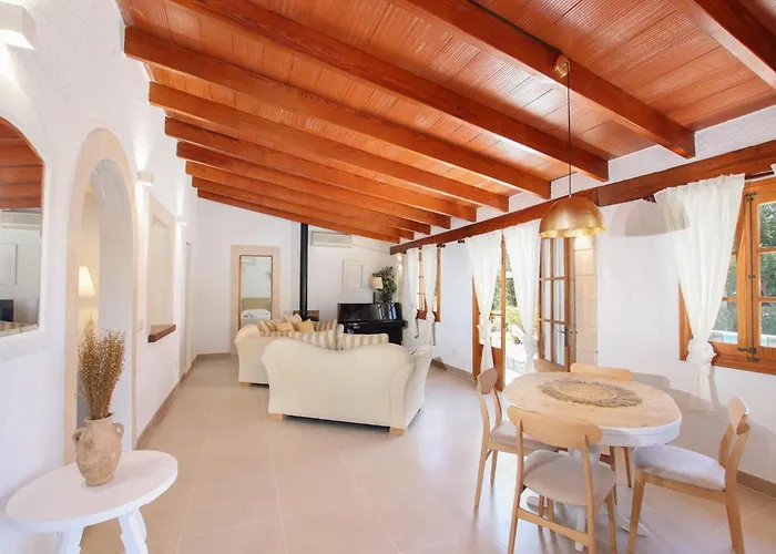 Stylish Two-bedroom Anere * Pollença