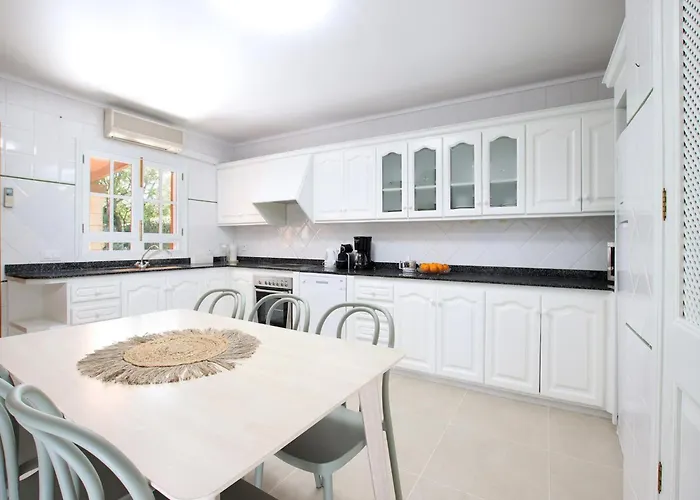 Stylish Two-bedroom Anere Villa *