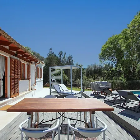 Stylish Two-bedroom Anere Villa *