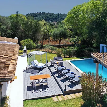 Stylish Two-bedroom Anere Villa *