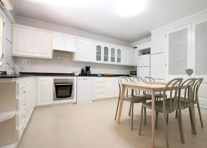 Stylish Two-bedroom Anere ヴィラ *